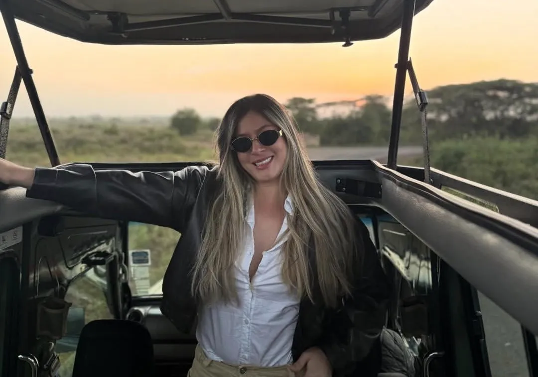 Guests enjoying a Serengeti sundowner during 6-day safari
