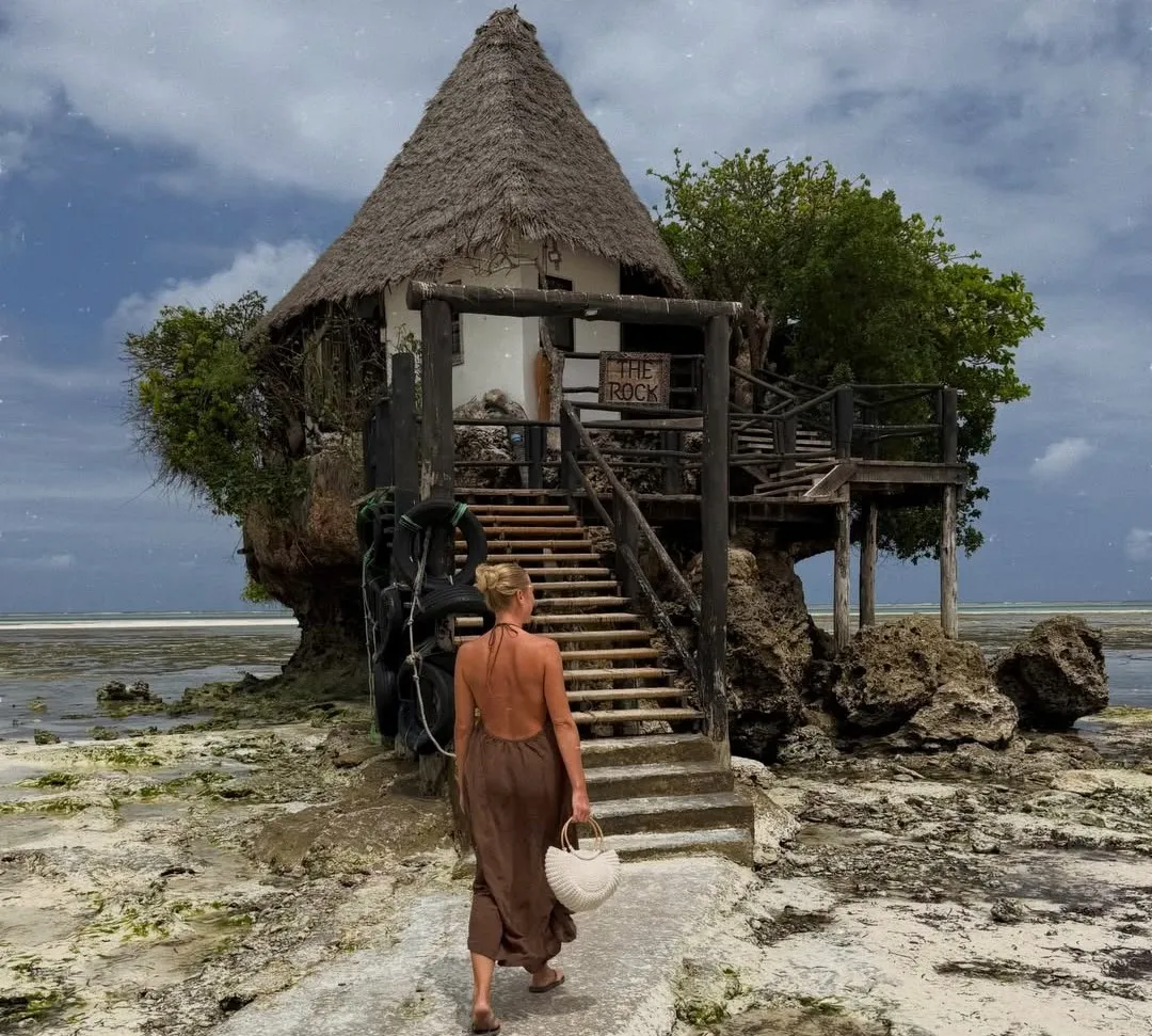 Luxury 14-day Tanzania safari in Tarangire, Lake Manyara, Serengeti, Ngorongoro, Lake Eyasi, Zanzibar, wildebeest migration, Big Five and diverse wildlife